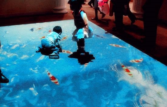 兒童地面互動